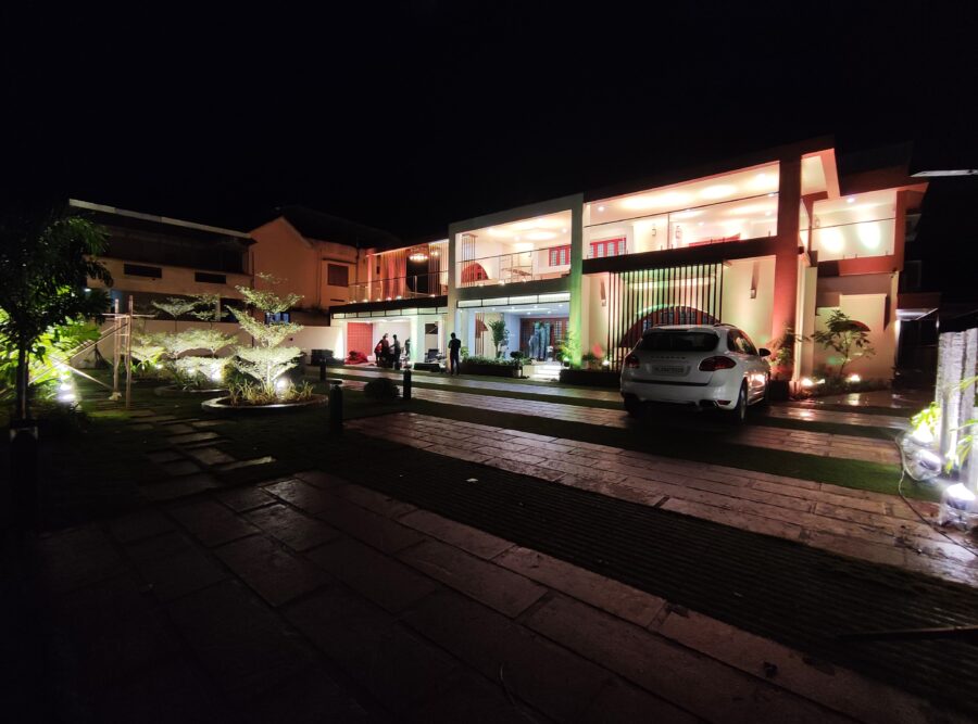 An Ultra-Luxurious Mansion of Distinction